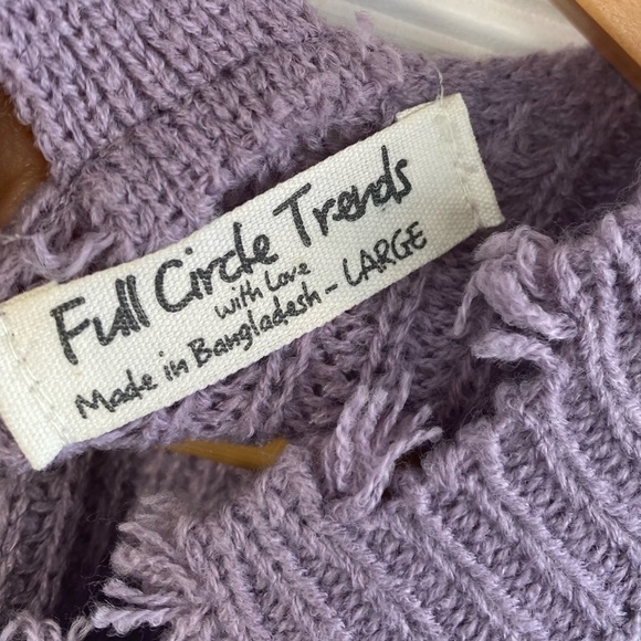 Fringe knit sweater Size Large - Picture 7 of 9